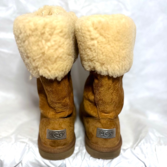 UGG Shoes - UGG Boots with Metal Decal Size 6